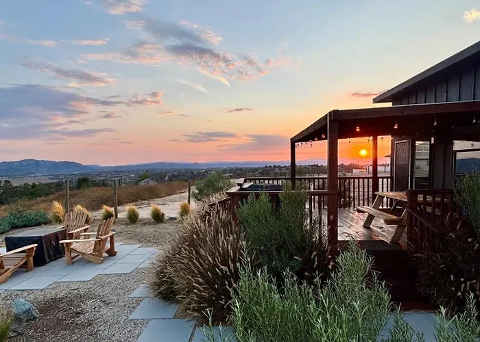 Private Romantic Escape - Hot Tub - Endless Views