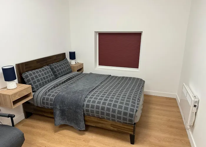 Modern East London Apartment With Private Studio & Guest Rooms-Bow, Near Victoria Park