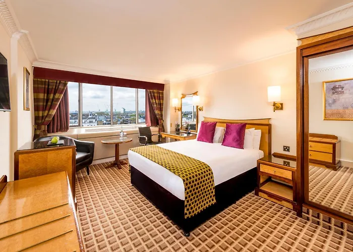Hotel with pool: Copthorne Tara Hotel London Kensington