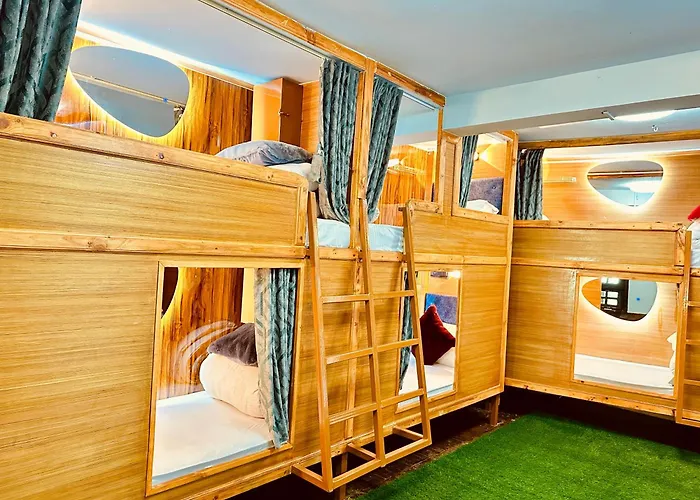 Yog - Best Social Backpacker In Thamel -Rooftop-Capsule Bunks Ac