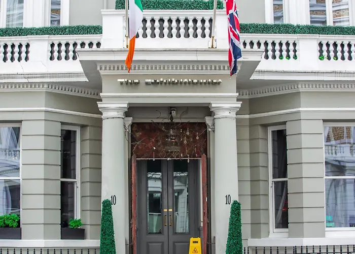 5 star hotels Exhibitionist