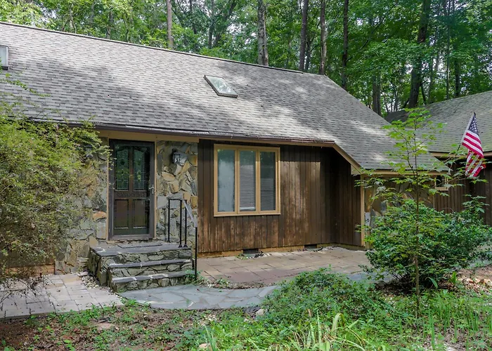 Serene Acre Retreat- In Apex Near Raleigh