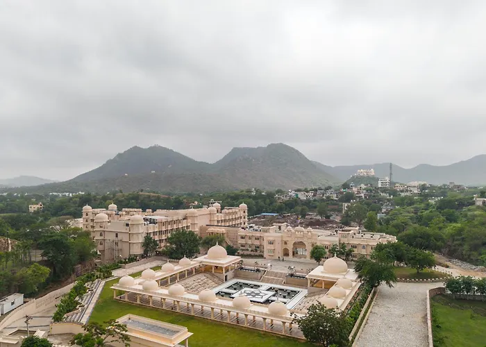 Design hotel Wyndham Grand Udaipur Fateh Sagar Lake - Pure Vegetarian Resort