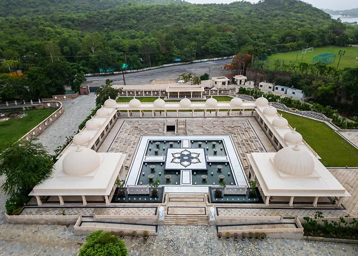 Design hotel Wyndham Grand Udaipur Fateh Sagar Lake - Pure Vegetarian Resort