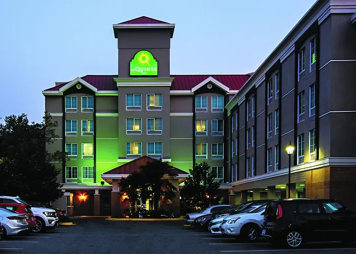 Romantic hotels La Quinta Inn By Wyndham Vancouver Airport