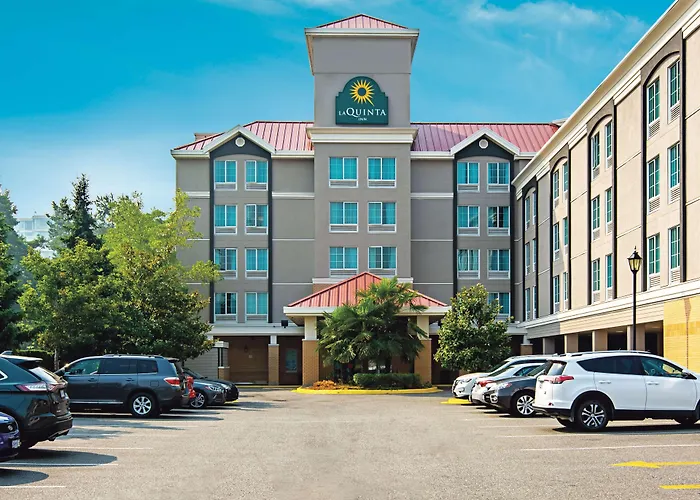 Romantic hotels La Quinta Inn By Wyndham Vancouver Airport