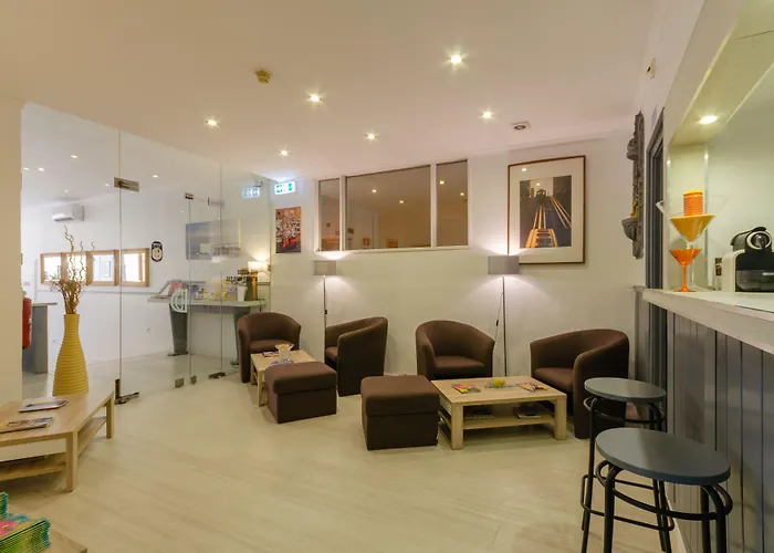 Dinya &Lounge Bar