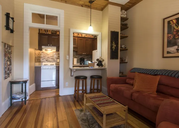 Calhoun House Inn & Suites