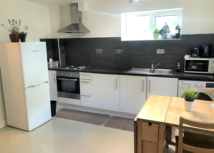 Apple House Guesthouse Heathrow Airport