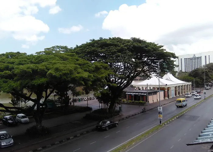 Kuching Waterfront Lodge