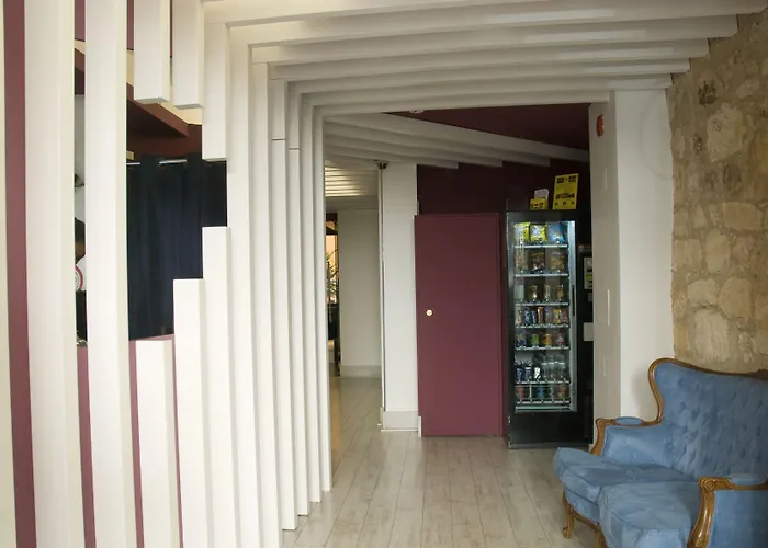 Albergue Revolutum Hostel