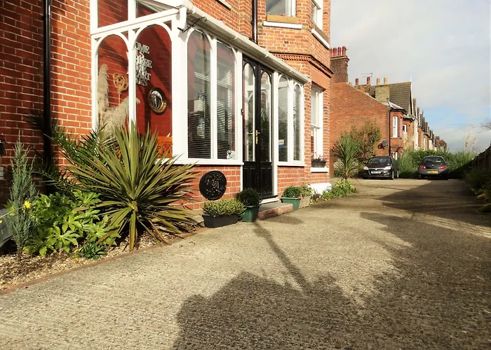 Family Hotel: The Corner House