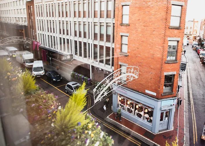 Hotel with view: Clarendon Suites