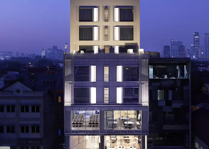 Luxury hotel only: Erian Hotel