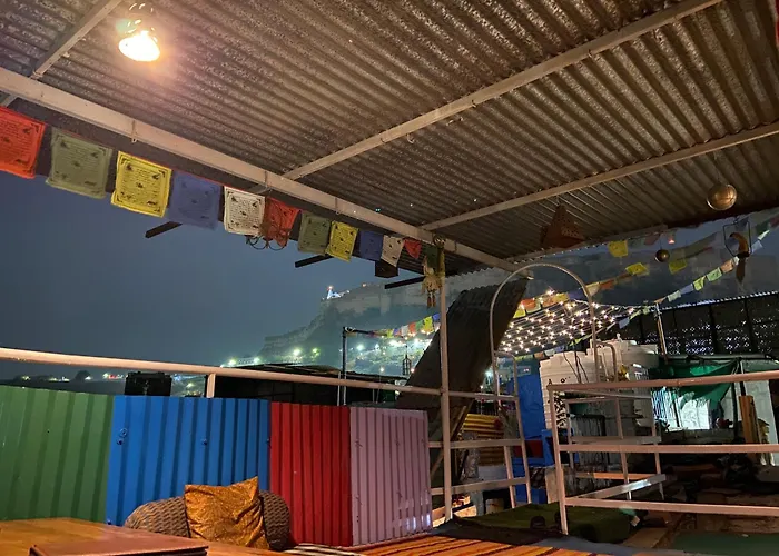 Bob Hostel