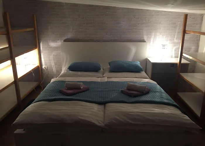 Isabella Rooms
