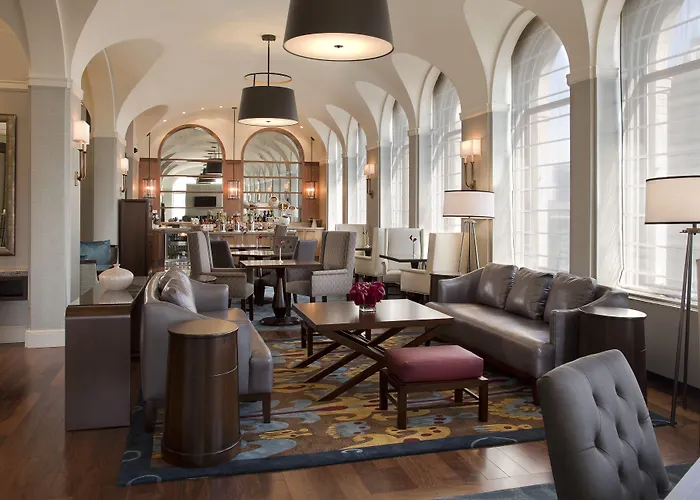 Hotels with pool Fairmont Palliser