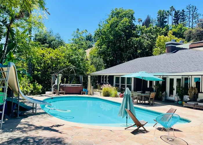 Women Only Oasis In City Center Private Bedroom Large Estate View Pool Encino Hills Sherman Oaks 405-101 Xsepulveda