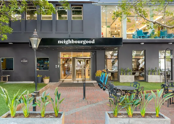 Central hotel: Neighbourgood East City