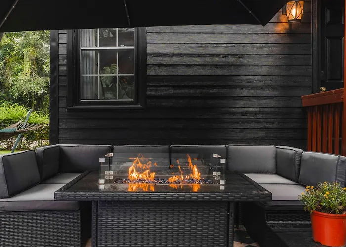 Wilmington Luxury Spa Retreat- Prime Location