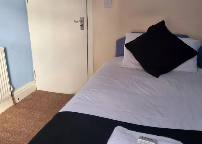 Hotel: The New Osterley Hotel