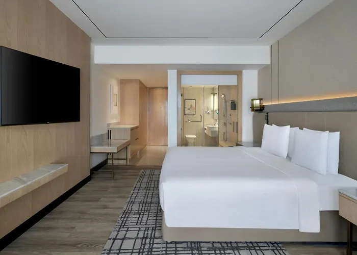 Courtyard By Marriott International Airport