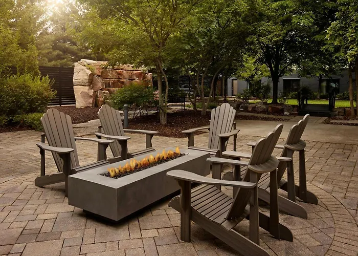 Courtyard By Marriott Hamilton
