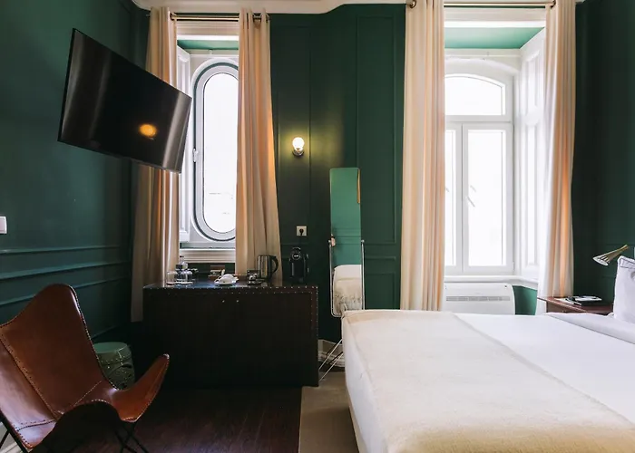 Luxury hotel only: Torel Palace Lisbon