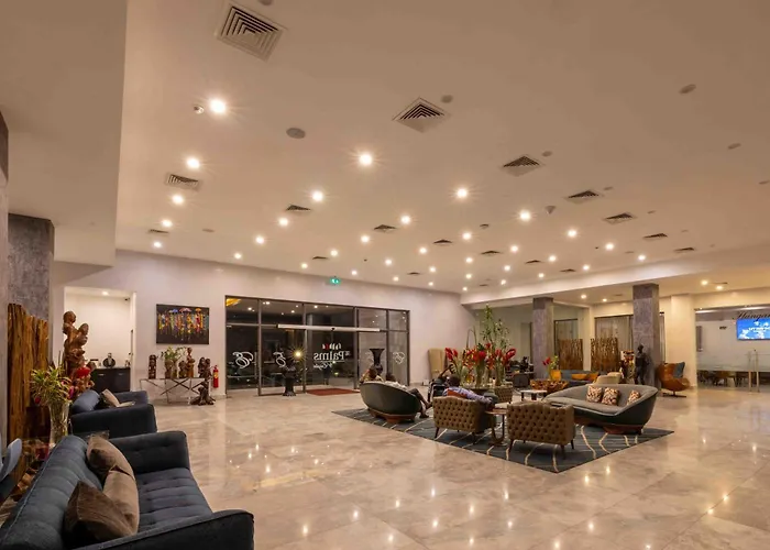 Central hotel: Palms By Eagles Airport City