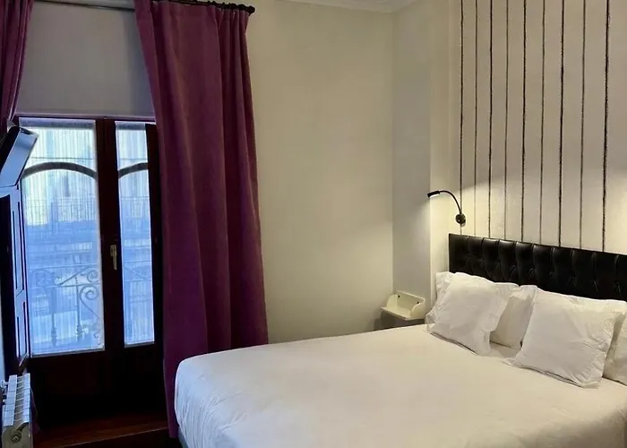 Cuatro Caminos Rooms