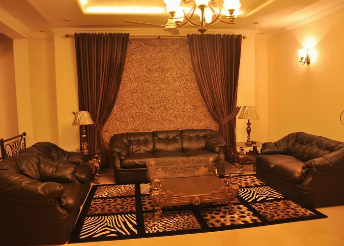 Family Hotel: Reina Boutique Hotel - G9