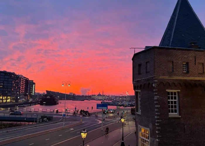 B&B only: Ph93 Amsterdam Central