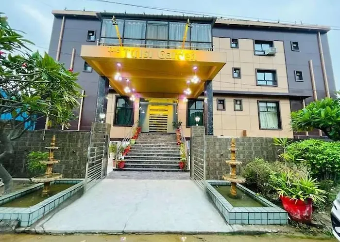Hotel with pool: Tulsi Garden- Near Prem Mandir Vrindavan
