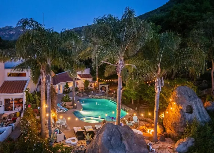 The Malibu Retreat Guest House - Salt Water Pool & Jacuzzi, Nature Oasis