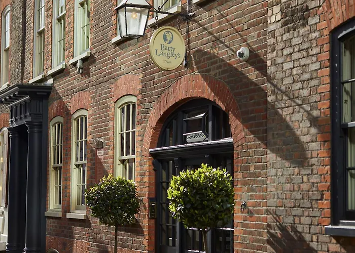 Romantic hotel: Batty Langley'S