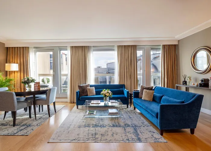 Hôtel accueillant les animaux: Warwick Champs-Elysées Paris