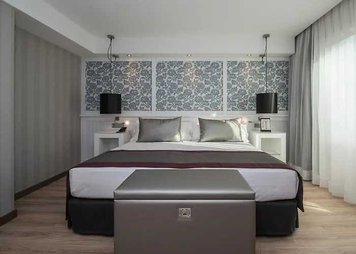 Hotel mit Pool: Catalonia Plaza Catalunya