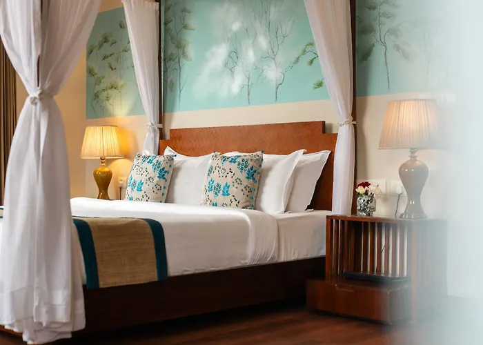 Spa Hotel: 8Fold By Larisa