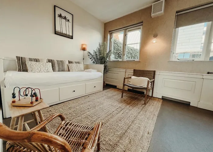 Multi-Bedroom Stay 9 Rooms Near Beach