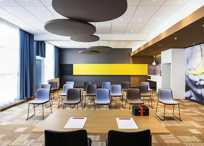 Pet Friendly hotel: Ibis Bordeaux Lac