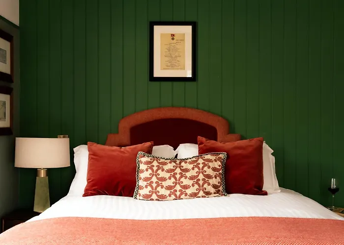Cheap hotels White Star Tavern