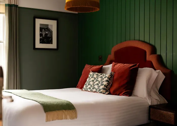 Cheap hotels White Star Tavern