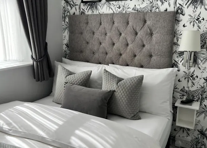 Airport Hotel: Chadberry House Hotel