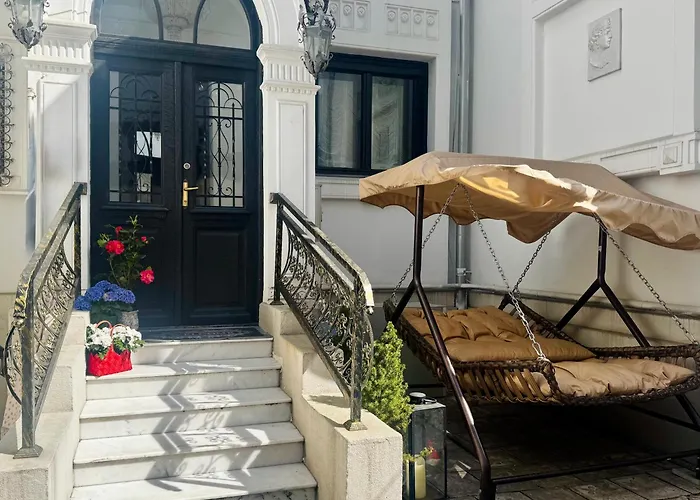Conacul Coroanei Luxury Boutique
