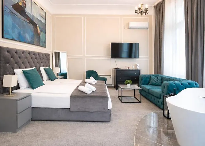 Kings Palace Suites