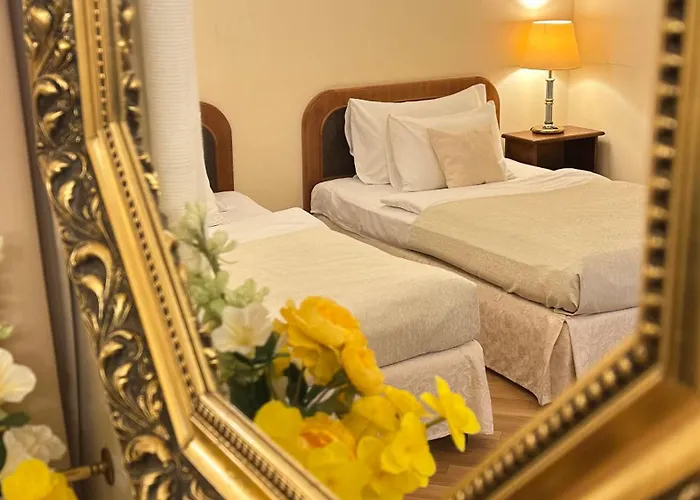 Fleur De Lis Hotel