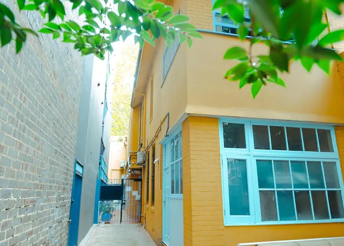 Lil Roo - Podbed Hostel