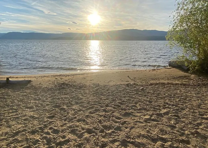 Cozy Queen Suite Near Okanagan Lake