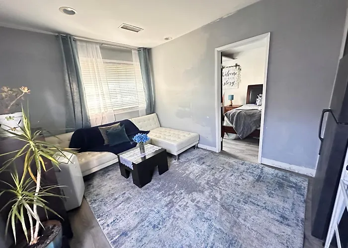 Pet Friendly Private Guest Suite In Northridge