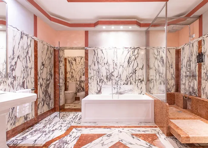 Palazzetto Pisani Grand Canal